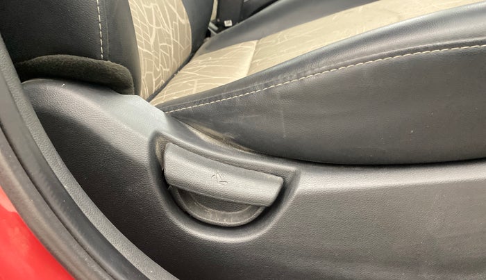 2018 Hyundai Grand i10 SPORTZ AT 1.2 KAPPA VTVT, CNG, Automatic, 89,847 km, Driver Side Adjustment Panel