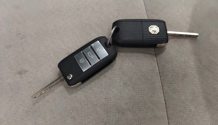 2023 MG ASTOR SUPER 1.5 MT, Petrol, Manual, 16,248 km, Key Close Up