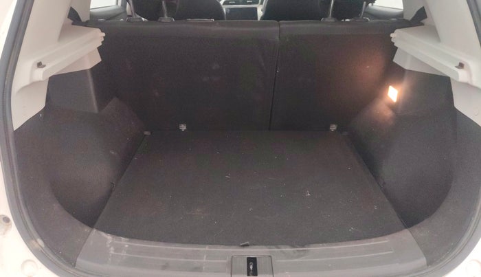 2023 MG ASTOR SUPER 1.5 MT, Petrol, Manual, 16,248 km, Boot Inside