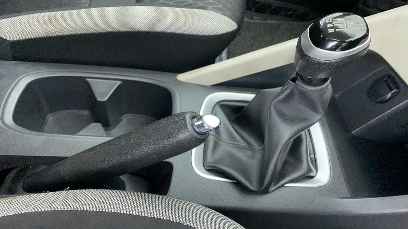 2021 Nissan MAGNITE XL Turbo MT, Petrol, Manual, 14,070 km, Gear Lever