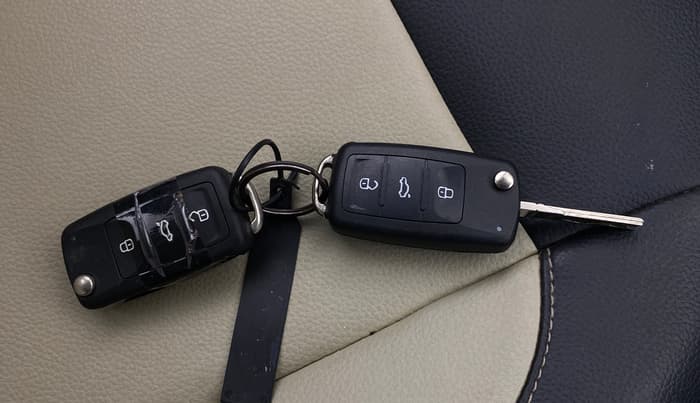 2016 Volkswagen Ameo HIGHLINE1.2L, Petrol, Manual, 40,059 km, Key Close Up