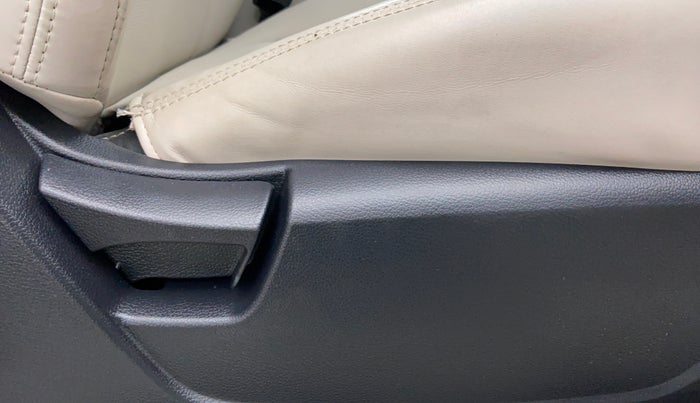 2020 Mahindra XUV300 1.2 W6 MT, Petrol, Manual, 9,690 km, Driver Side Adjustment Panel