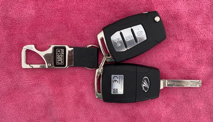 2020 Mahindra XUV300 1.2 W6 MT, Petrol, Manual, 9,690 km, Key Close-up