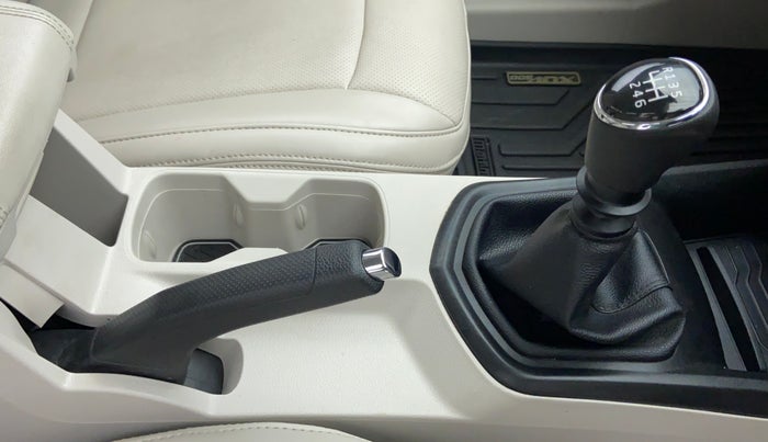 2020 Mahindra XUV300 1.2 W6 MT, Petrol, Manual, 9,690 km, Gear Lever