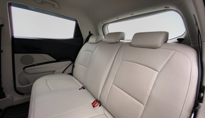 2020 Mahindra XUV300 1.2 W6 MT, Petrol, Manual, 9,690 km, Right Side Door Cabin View