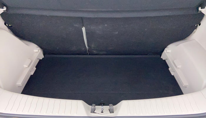 2020 Mahindra XUV300 1.2 W6 MT, Petrol, Manual, 9,690 km, Boot Inside View