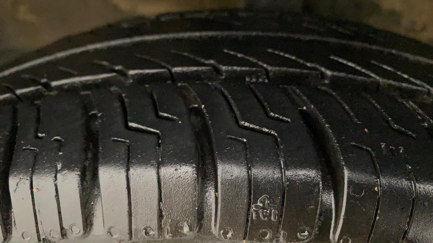 2015 Maruti Wagon R 1.0 LXI CNG, CNG, Manual, 27,670 km, Left Front Tyre Tread