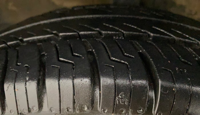 2015 Maruti Wagon R 1.0 LXI CNG, CNG, Manual, 27,670 km, Left Front Tyre Tread