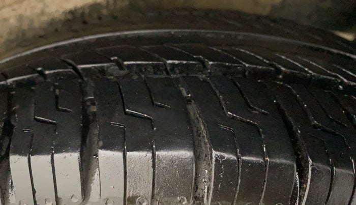 2015 Maruti Wagon R 1.0 LXI CNG, CNG, Manual, 27,670 km, Left Rear Tyre Tread