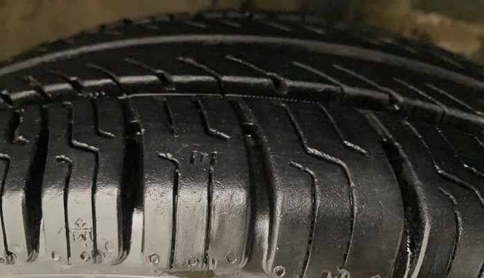 2015 Maruti Wagon R 1.0 LXI CNG, CNG, Manual, 27,670 km, Right Front Tyre Tread
