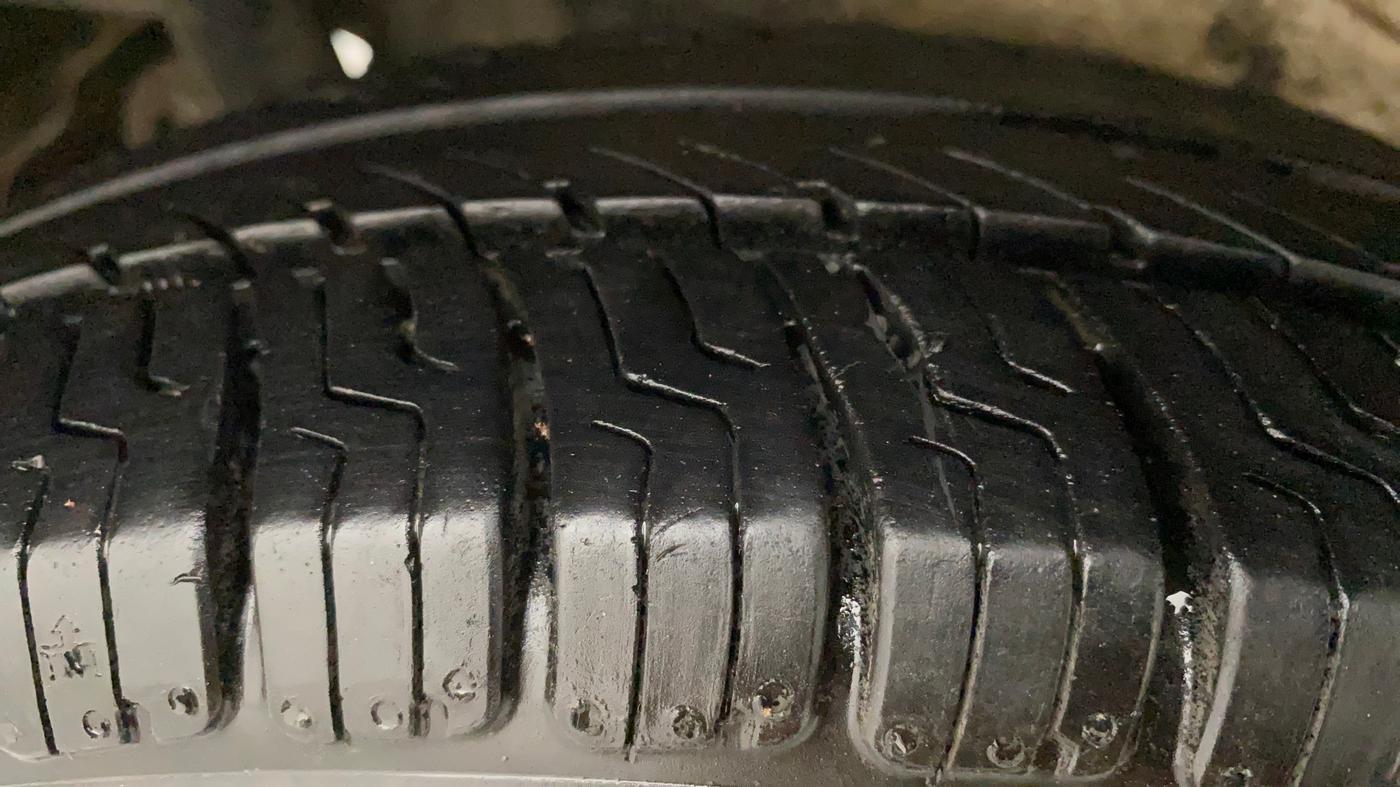 2015 Maruti Wagon R 1.0 LXI CNG, CNG, Manual, 27,670 km, Right Rear Tyre Tread