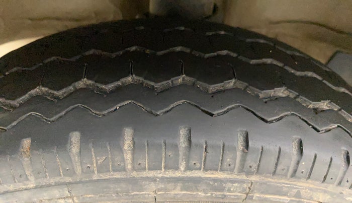 2016 Maruti OMNI E 8 STR, Petrol, Manual, 31,160 km, Left Front Tyre Tread