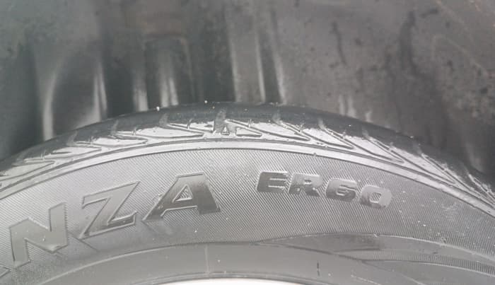 2017 Volkswagen Ameo COMFORTLINE 1.2L, Petrol, Manual, 1,39,949 km, Right Rear Tyre Tread
