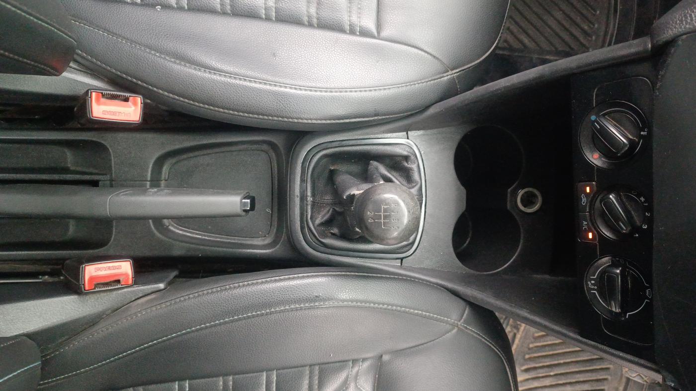 2017 Volkswagen Ameo COMFORTLINE 1.2L, Petrol, Manual, 1,39,949 km, Gear Lever