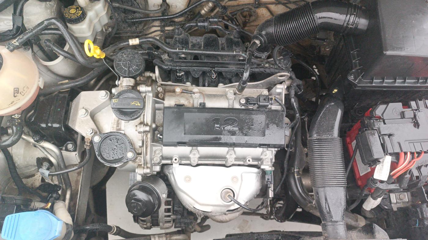 2017 Volkswagen Ameo COMFORTLINE 1.2L, Petrol, Manual, 1,39,949 km, Engine View