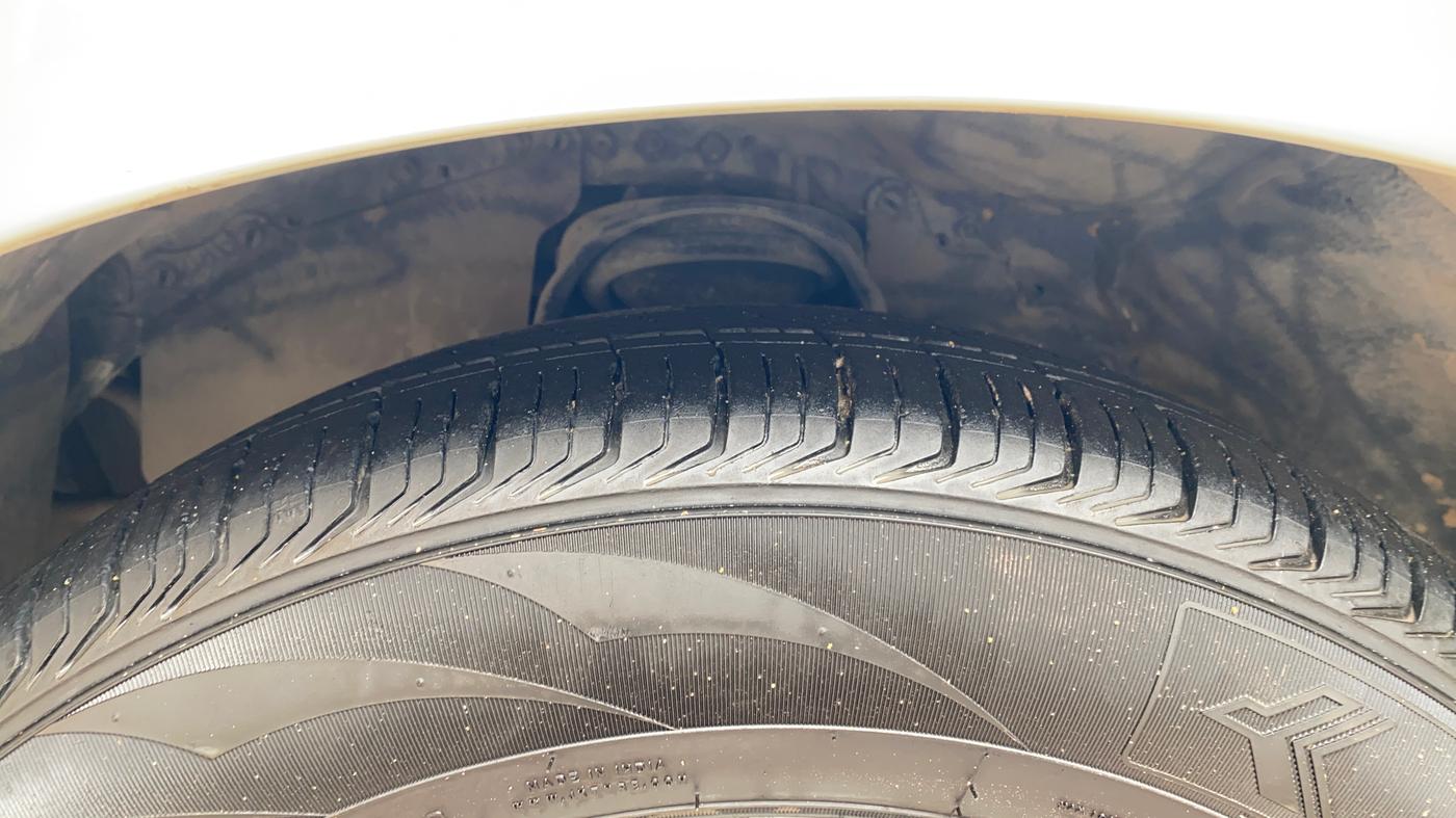 2017 Toyota Innova Crysta 2.8 ZX AT 7 STR, Diesel, Automatic, 69,561 km, Left Front Tyre Tread
