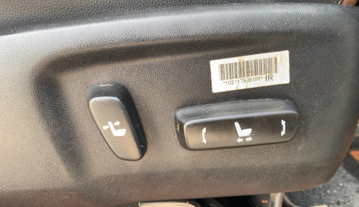 2017 Toyota Innova Crysta 2.8 ZX AT 7 STR, Diesel, Automatic, 67,322 km, Driver Side Adjustment Panel