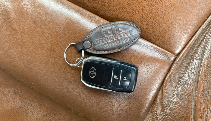 2017 Toyota Innova Crysta 2.8 ZX AT 7 STR, Diesel, Automatic, 67,322 km, Key Close Up