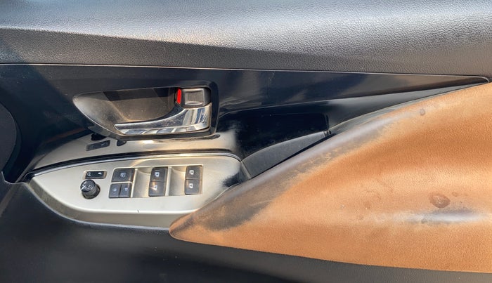 2017 Toyota Innova Crysta 2.8 ZX AT 7 STR, Diesel, Automatic, 67,322 km, Driver Side Door Panels Control