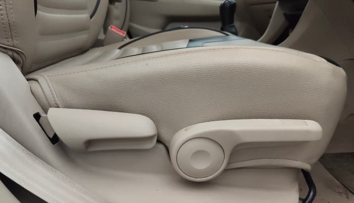 2016 Maruti Ciaz ZDI SHVS, Diesel, Manual, 97,574 km, Driver Side Adjustment Panel