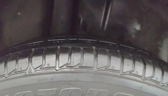 2016 Maruti Ciaz ZDI SHVS, Diesel, Manual, 97,574 km, Right Rear Tyre Tread