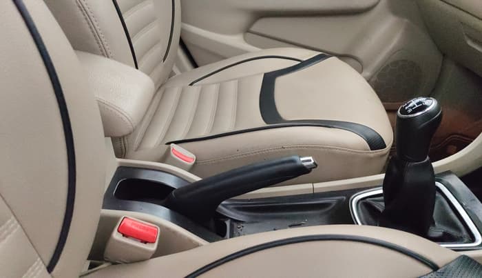 2016 Maruti Ciaz ZDI SHVS, Diesel, Manual, 97,574 km, Gear Lever