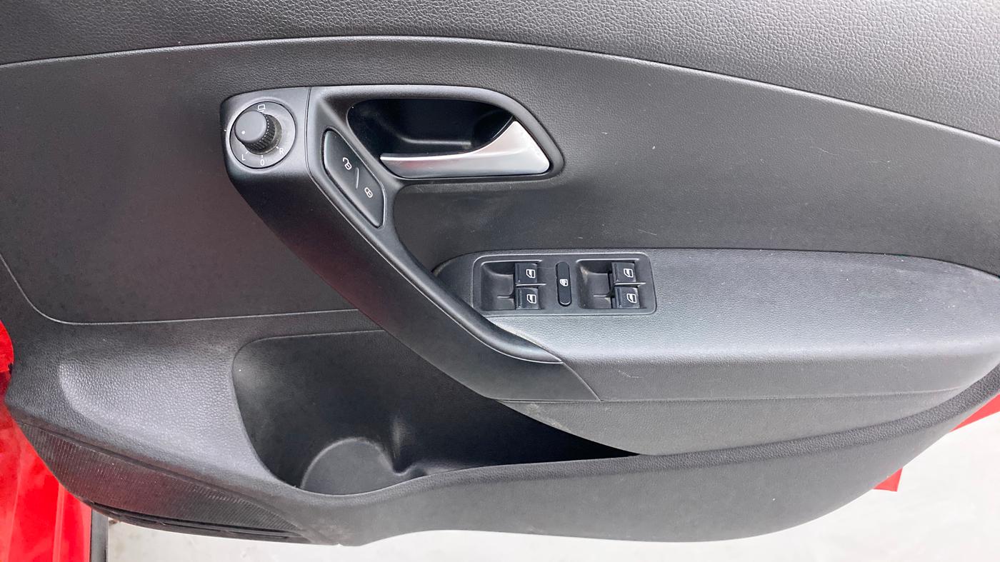2020 Volkswagen Polo HIGHLINE PLUS 1.0 TSI MT, Petrol, Manual, 18,681 km, Driver Side Door Panels Control