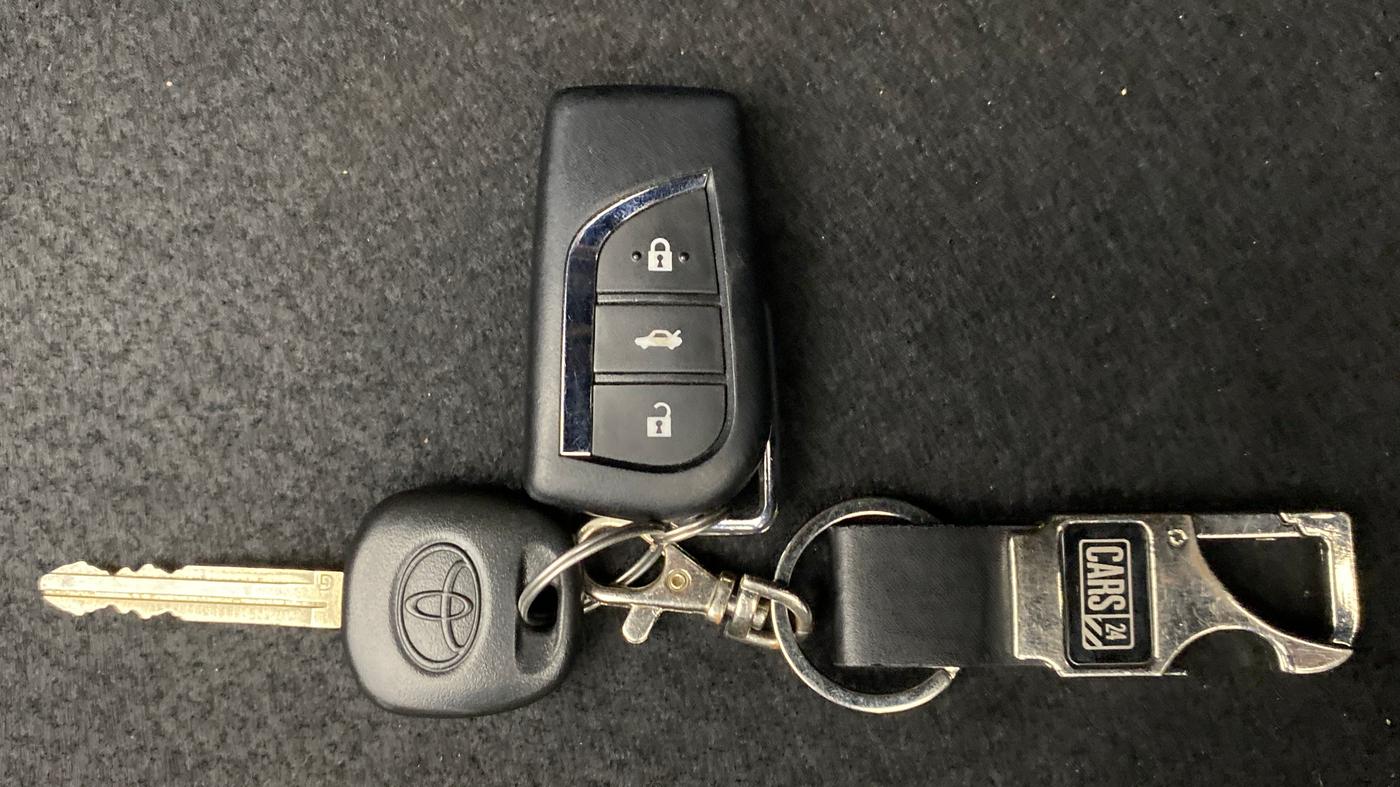 2018 Toyota YARIS J MT, Petrol, Manual, 24,724 km, Key Close Up
