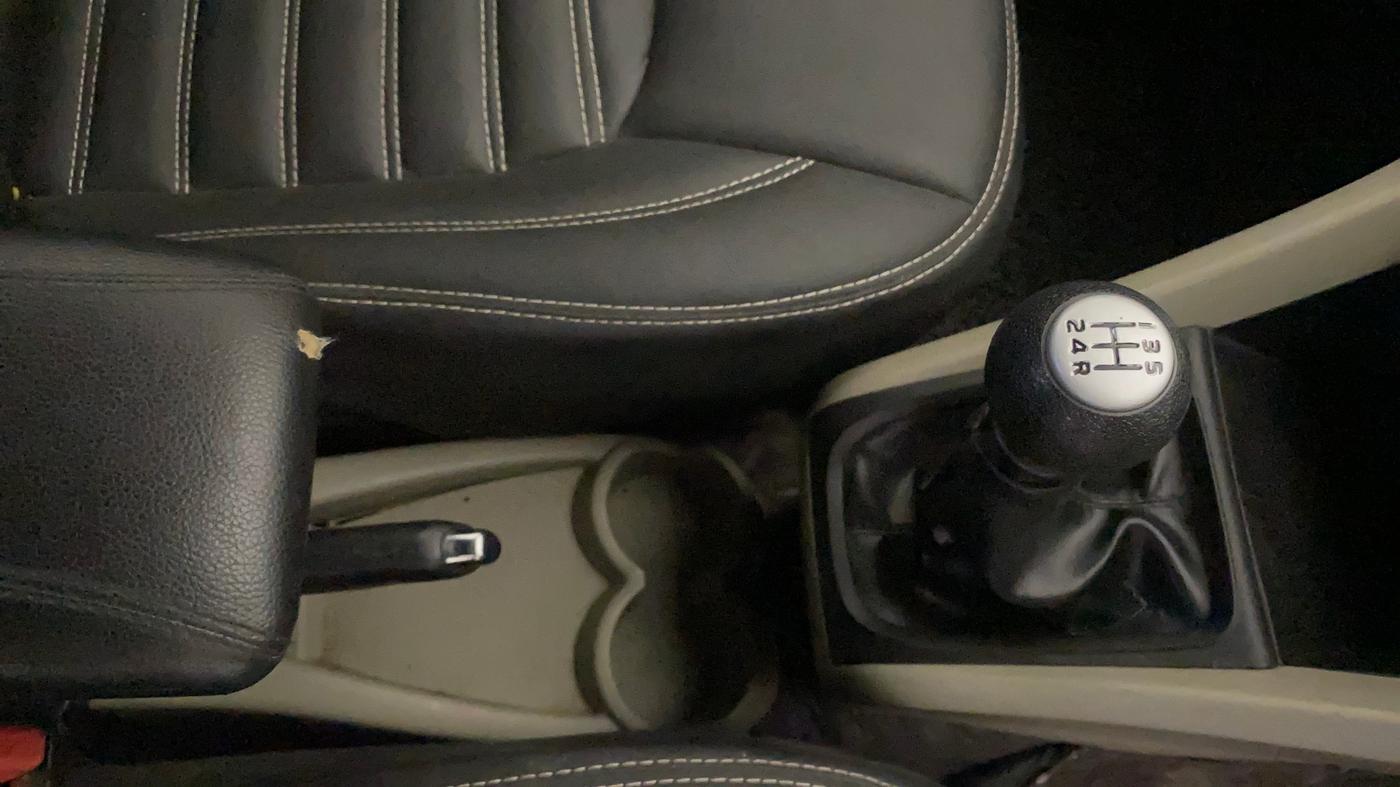 2015 Maruti Celerio VXI, Petrol, Manual, 1,23,438 km, Gear Lever