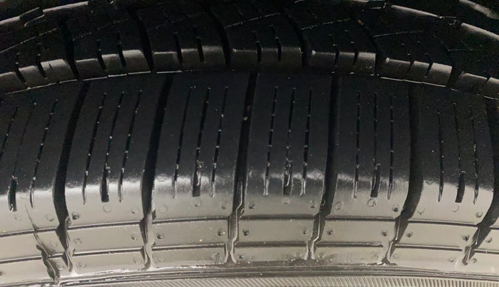 2015 Mahindra XUV500 W10, Diesel, Manual, 77,461 km, Left Rear Tyre Tread