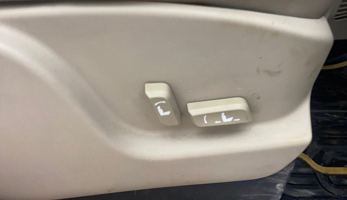 2015 Mahindra XUV500 W10, Diesel, Manual, 77,461 km, Driver Side Adjustment Panel