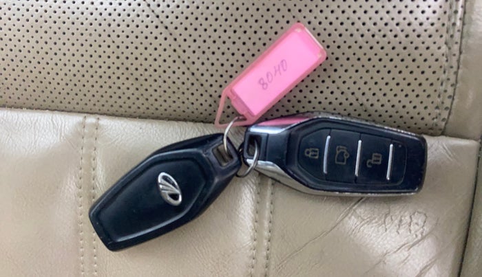 2015 Mahindra XUV500 W10, Diesel, Manual, 77,461 km, Key Close Up