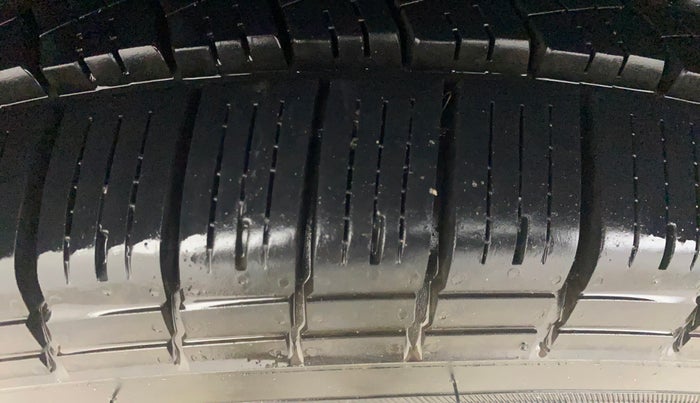 2015 Mahindra XUV500 W10, Diesel, Manual, 77,461 km, Right Rear Tyre Tread