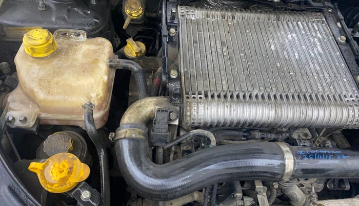 2015 Mahindra XUV500 W10, Diesel, Manual, 77,461 km, Engine View - Right