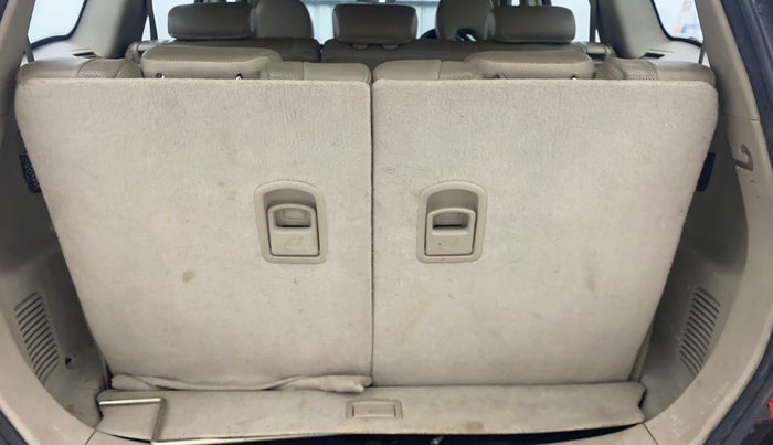 2015 Mahindra XUV500 W10, Diesel, Manual, 77,461 km, Boot Inside