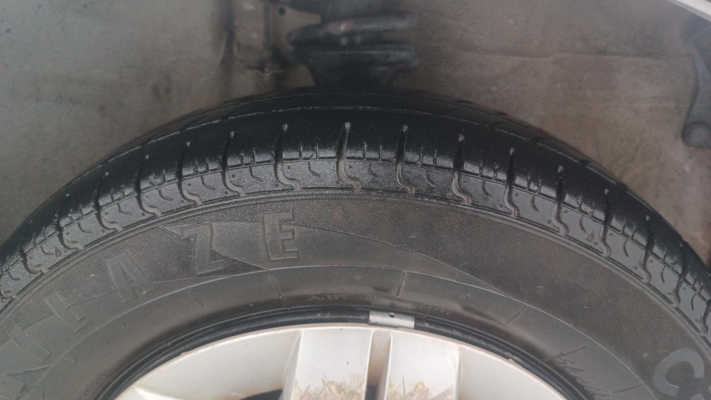 2017 Maruti Alto 800 LXI O, Petrol, Manual, 38,572 km, Right Front Tyre Tread
