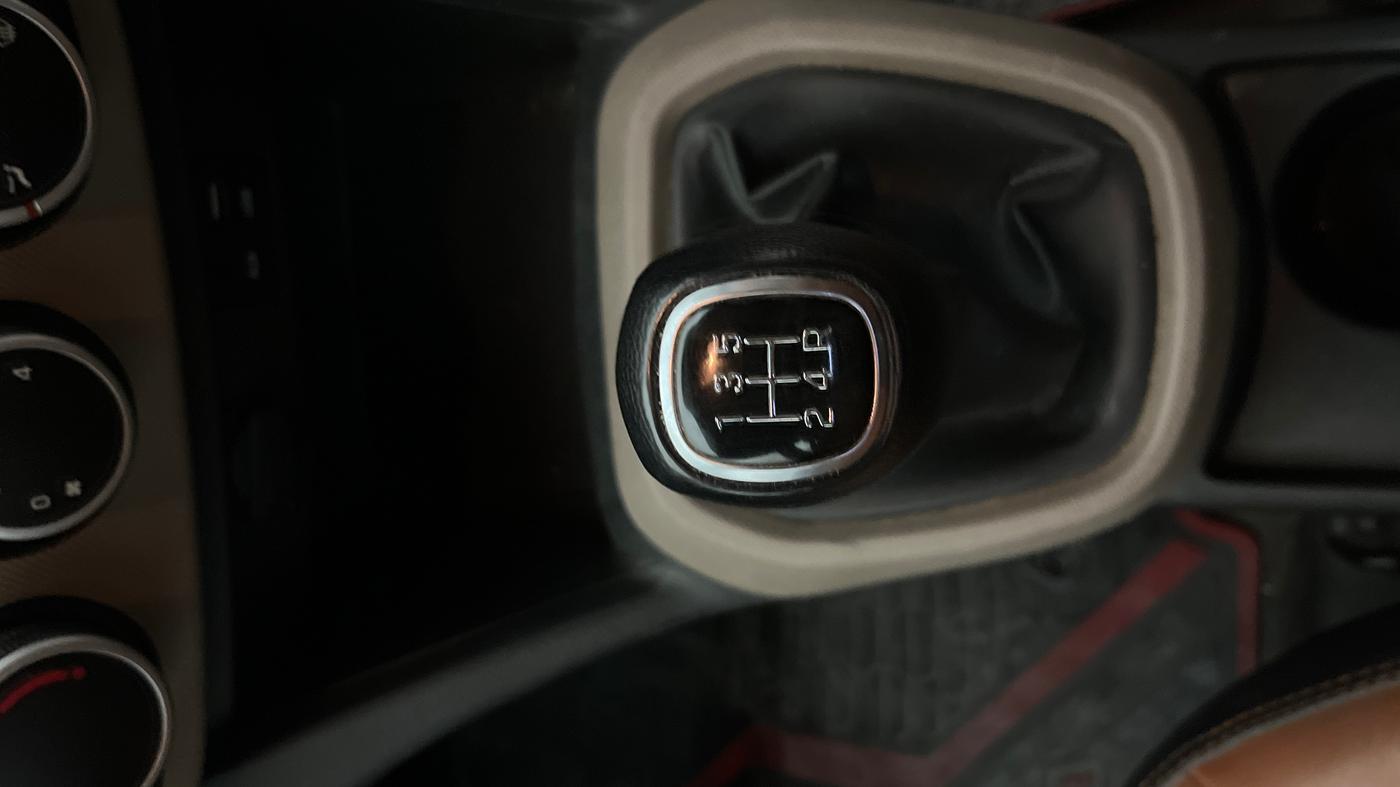 2019 Hyundai Grand i10 SPORTZ 1.2 KAPPA VTVT, CNG, Manual, 1,09,216 km, Gear Lever
