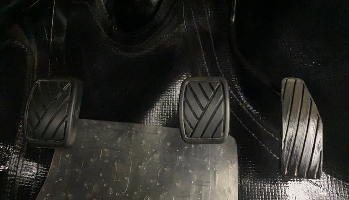 2015 Maruti Wagon R 1.0 VXI, Petrol, Manual, 36,983 km, Pedals