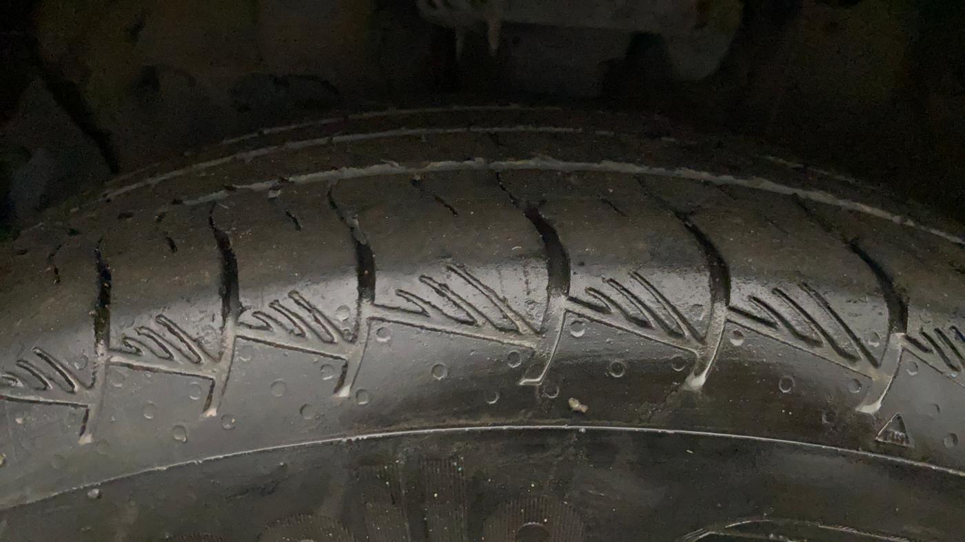 2021 Hyundai ALCAZAR 2.0 SIGNATURE (O) AT 6STR, Petrol, Automatic, 57,276 km, Left Front Tyre Tread