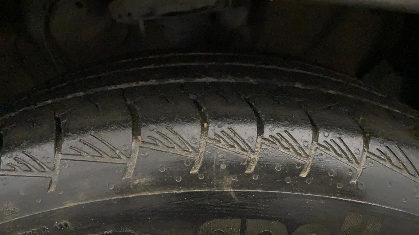 2021 Hyundai ALCAZAR 2.0 SIGNATURE (O) AT 6STR, Petrol, Automatic, 57,276 km, Right Front Tyre Tread