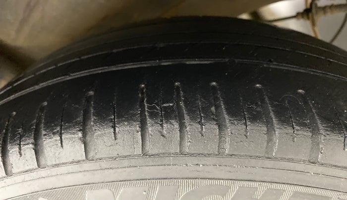2016 Honda Jazz 1.2 V MT, Petrol, Manual, 48,449 km, Right Rear Tyre Tread