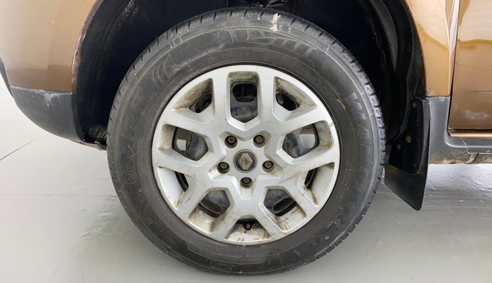 2017 Renault Duster RXL PETROL 104, CNG, Manual, 79,645 km, Left Front Wheel
