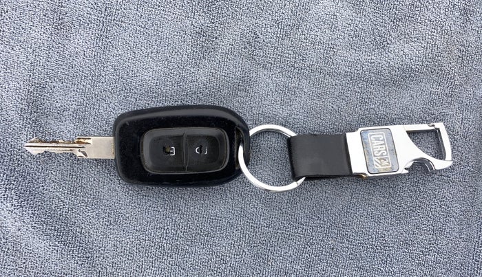 2017 Renault Duster RXL PETROL 104, CNG, Manual, 79,645 km, Key Close Up