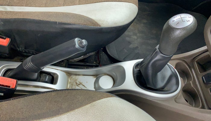 2017 Renault Duster RXL PETROL 104, CNG, Manual, 79,645 km, Gear Lever