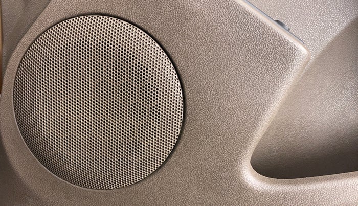 2017 Renault Duster RXL PETROL 104, CNG, Manual, 79,645 km, Speaker