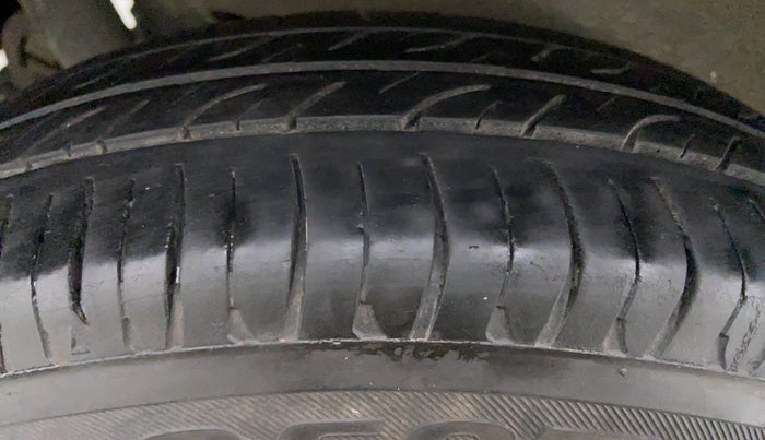 2018 Maruti Wagon R 1.0 LXI CNG, CNG, Manual, 69,967 km, Right Front Tyre Tread