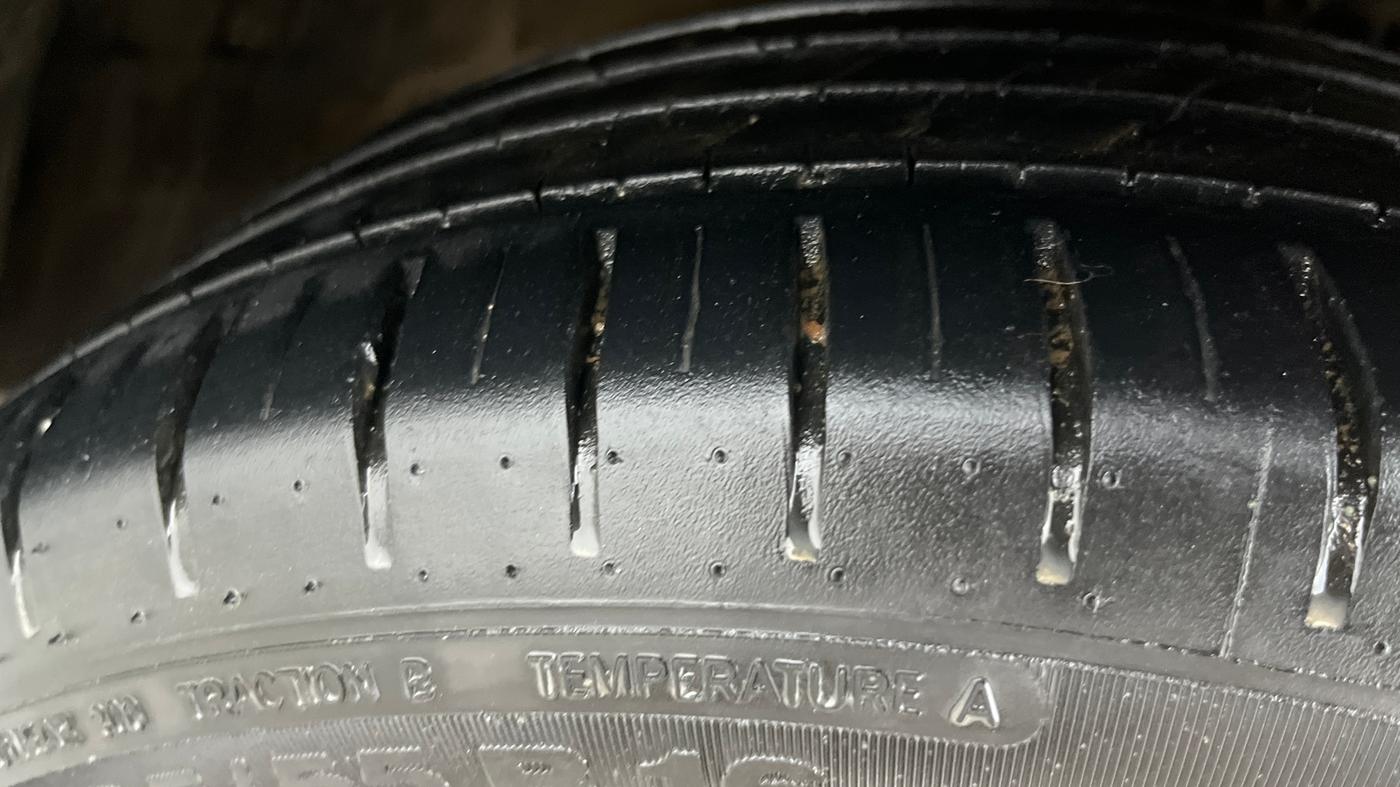 2020 Maruti Ciaz ALPHA 1.5 SHVS PETROL, Petrol, Manual, 34,489 km, Right Front Tyre Tread