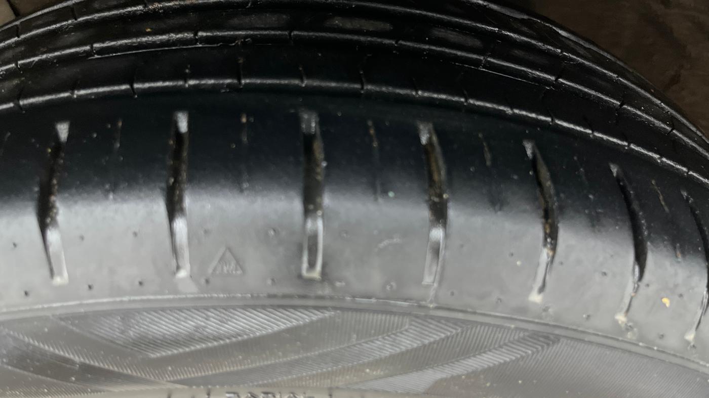 2020 Maruti Ciaz ALPHA 1.5 SHVS PETROL, Petrol, Manual, 34,489 km, Left Front Tyre Tread