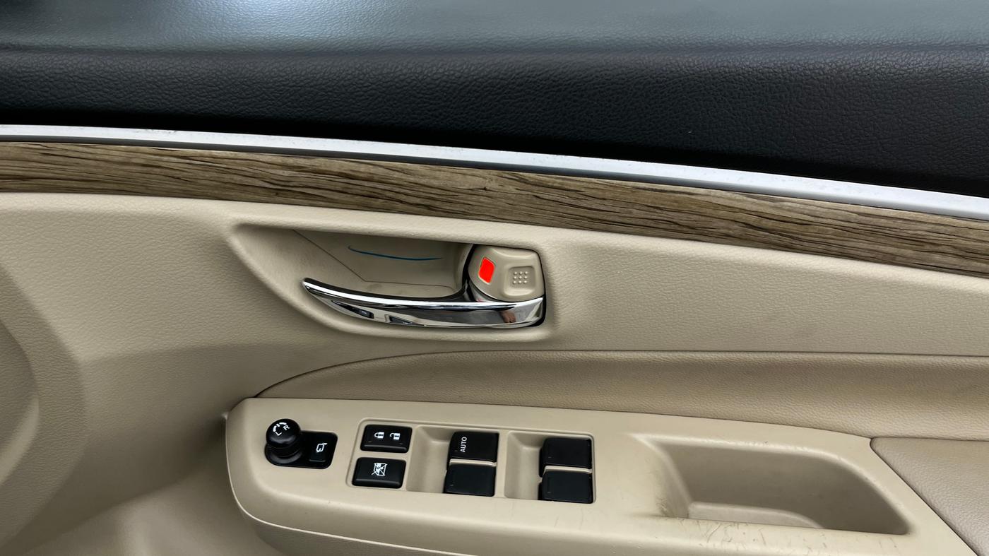2020 Maruti Ciaz ALPHA 1.5 SHVS PETROL, Petrol, Manual, 34,489 km, Driver Side Door Panels Control