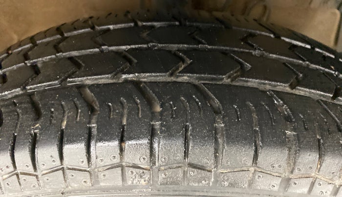 2017 Maruti Swift VXI OPT, Petrol, Manual, 32,953 km, Right Front Tyre Tread